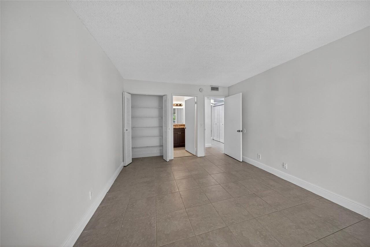 913 Meadows Cir Unit 913 - Photo 6 of 41