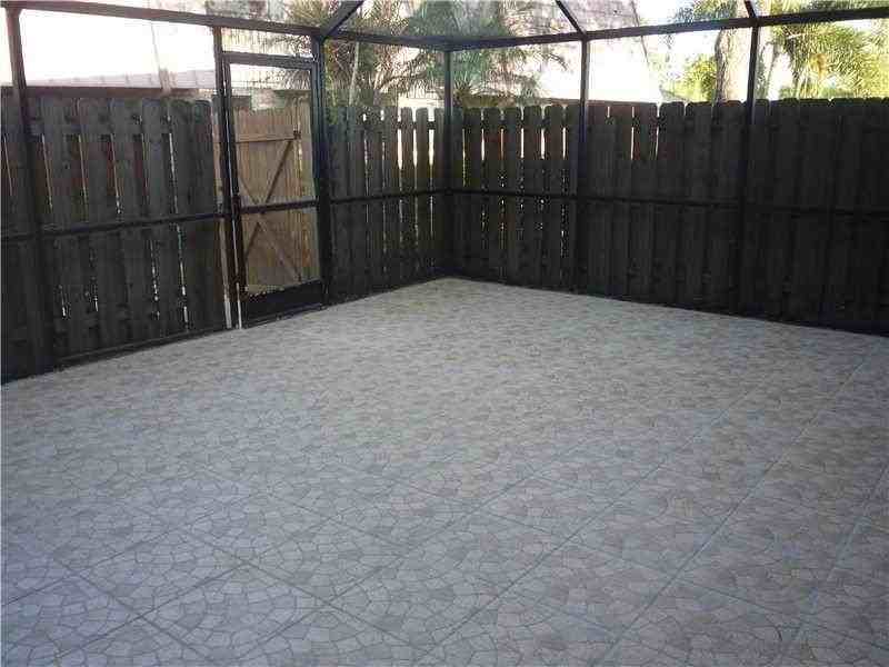 7539 Courtyard Run E - Photo 2 of 3