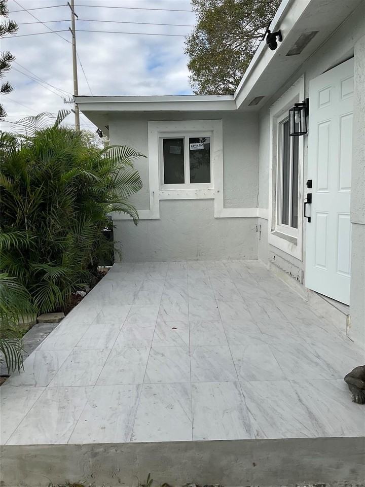 642 Nw 14th Way - Photo 5 of 34