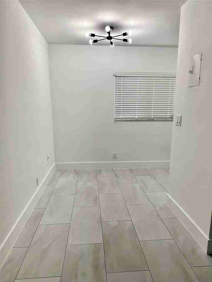 1440 Ne 50th Ct Apt 3 - Photo 7 of 12