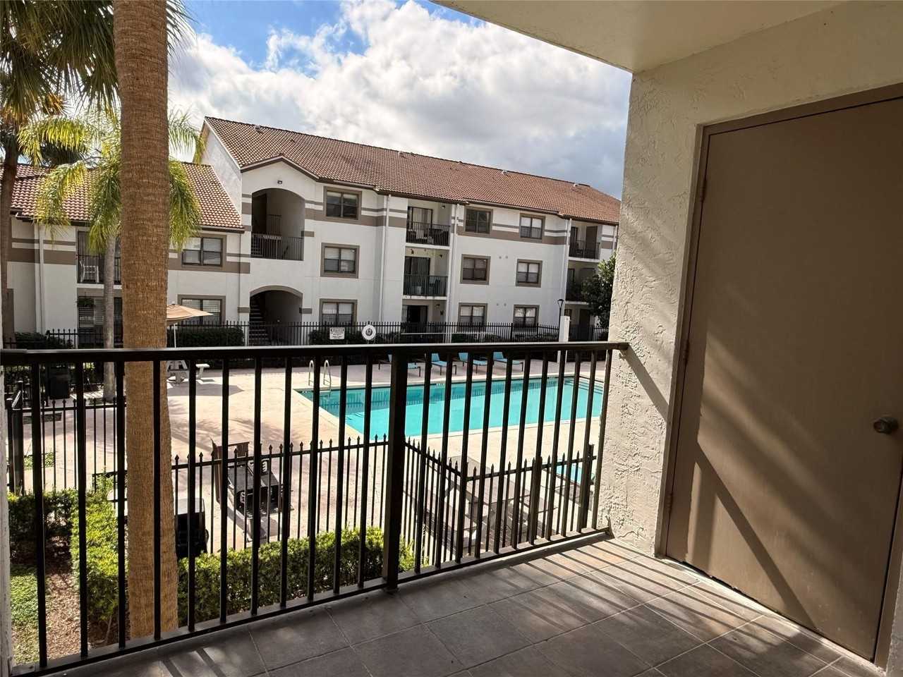 560 S Park Rd Apt 726 - Photo 2 of 25