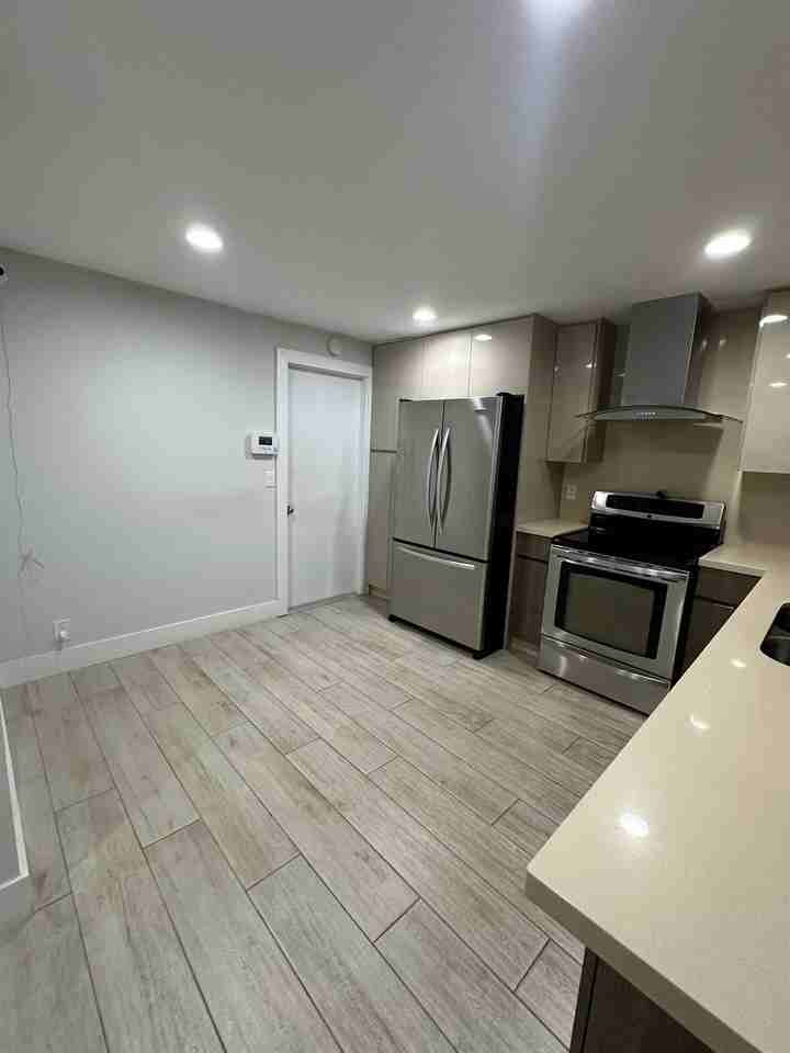 1394 Barcelona Way - Photo 4 of 23