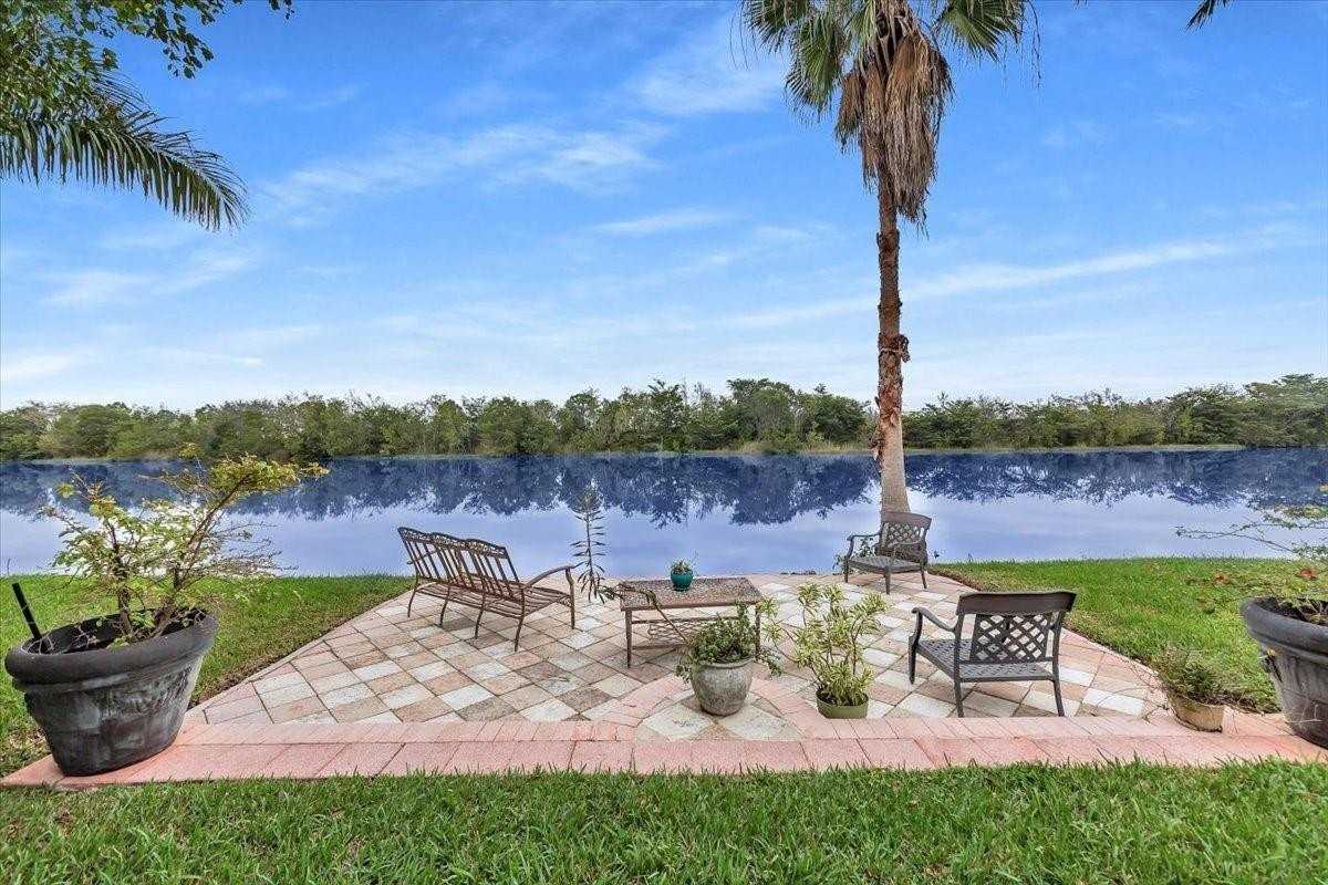 20231 Nw 10th St - Photo 2 of 8