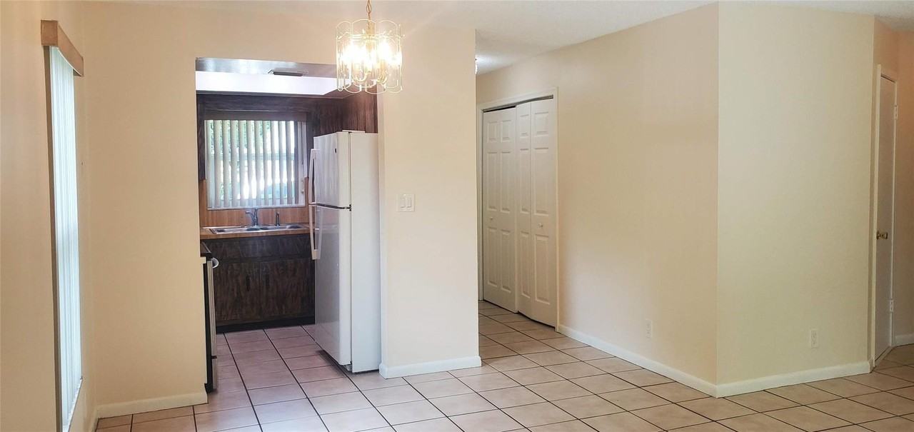 10571 Nw 45th St - Photo 4 of 23