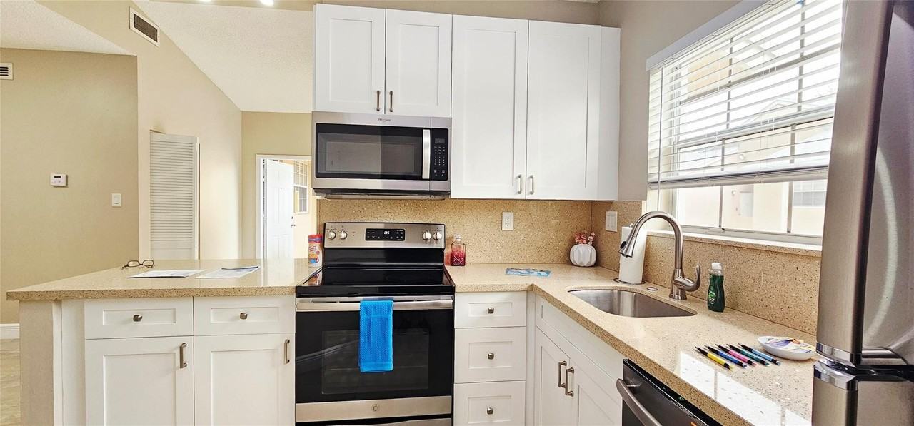 1761 Nw 96th Ter Unit 3g - Photo 3 of 39