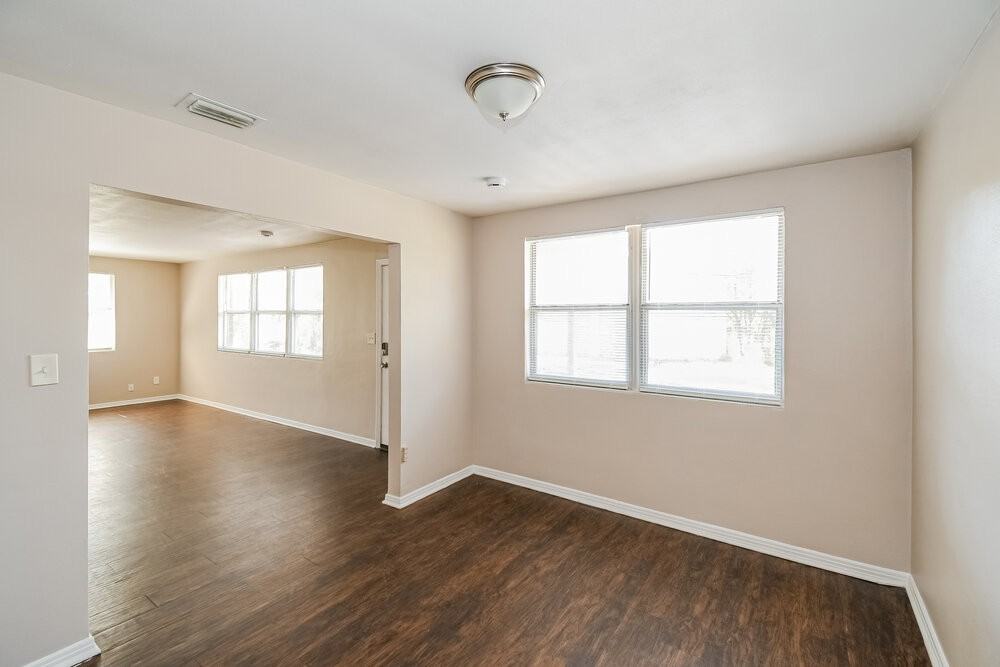 908 Deerwood Cir S - Photo 6 of 16