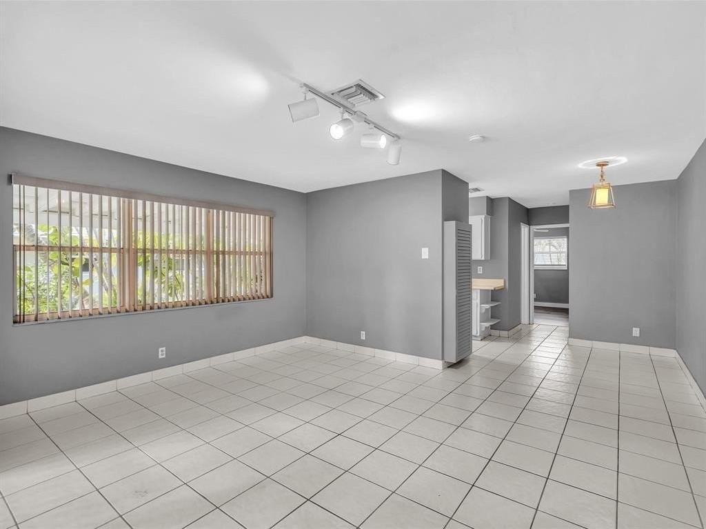 141 Ne 30th Ct - Photo 5 of 19