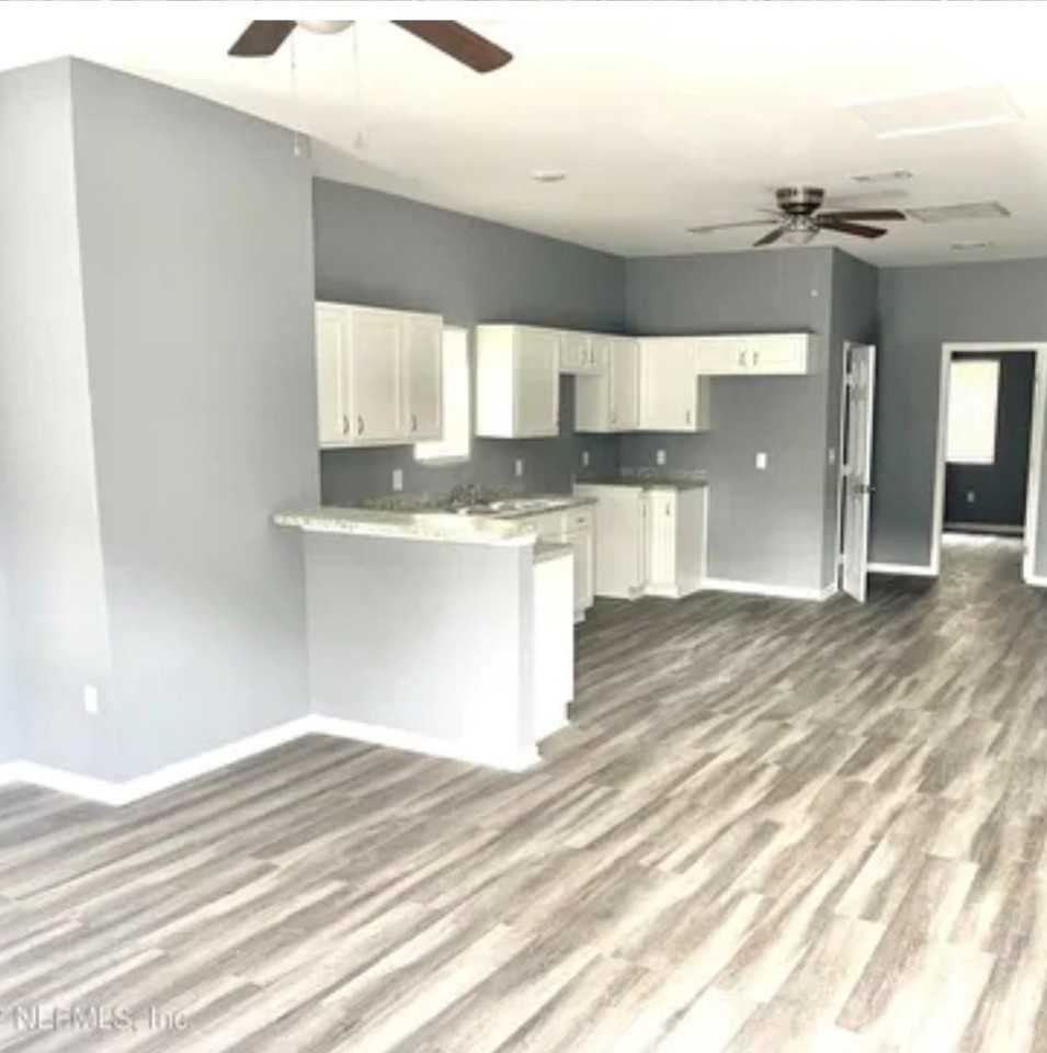 1607 Logan St - Photo 3 of 10