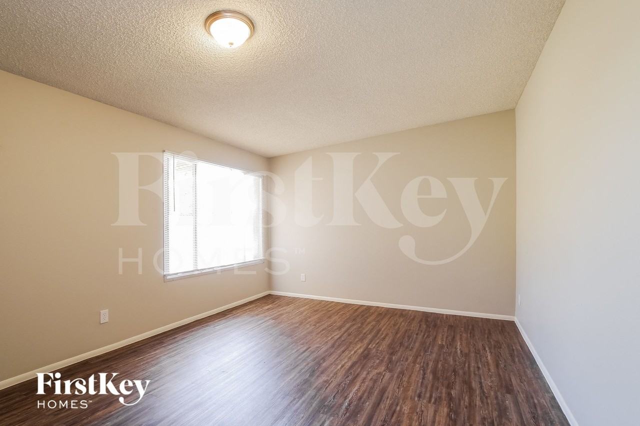 3341 W Desert Cove Ave - Photo 3 of 15