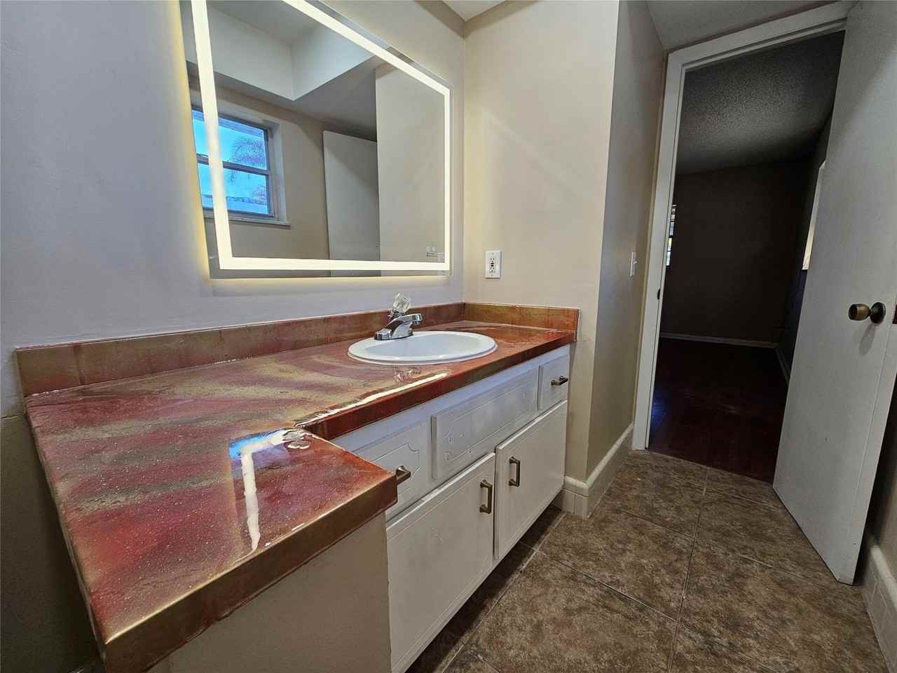 612 Coconut Ave N - Photo 5 of 24