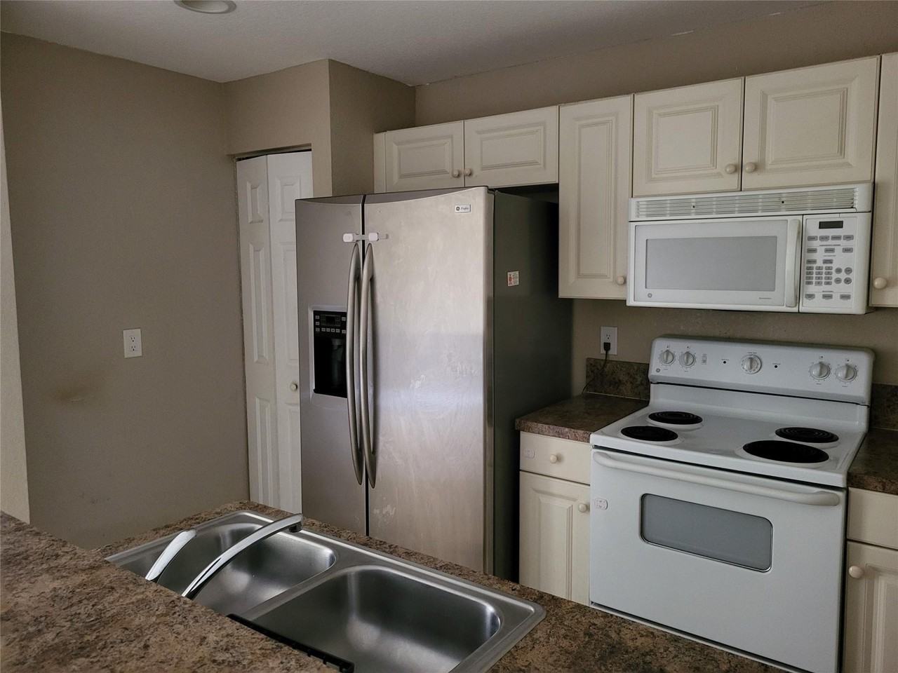 1957 Freeport Ln #1957 - Photo 6 of 14