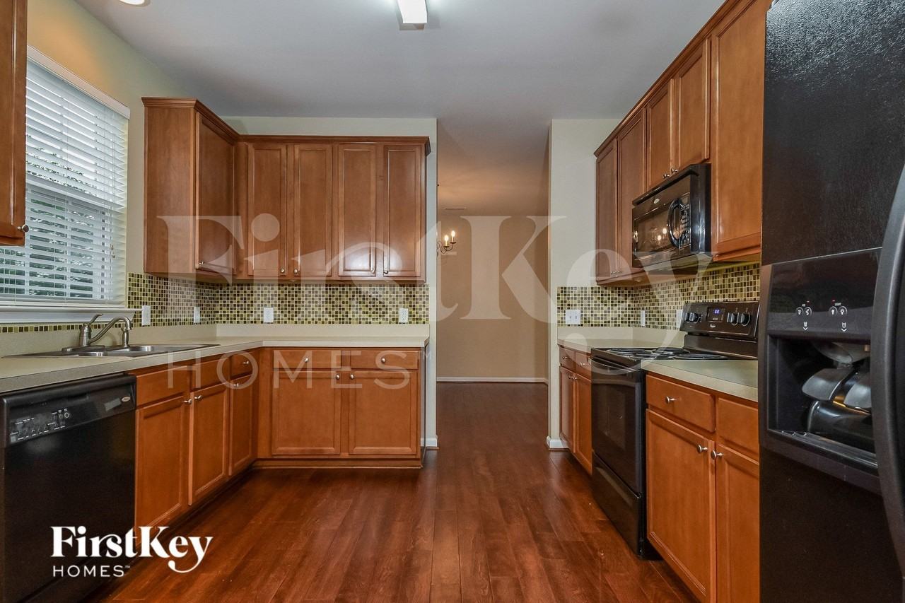 3168 Rock Pond Cir - Photo 6 of 15