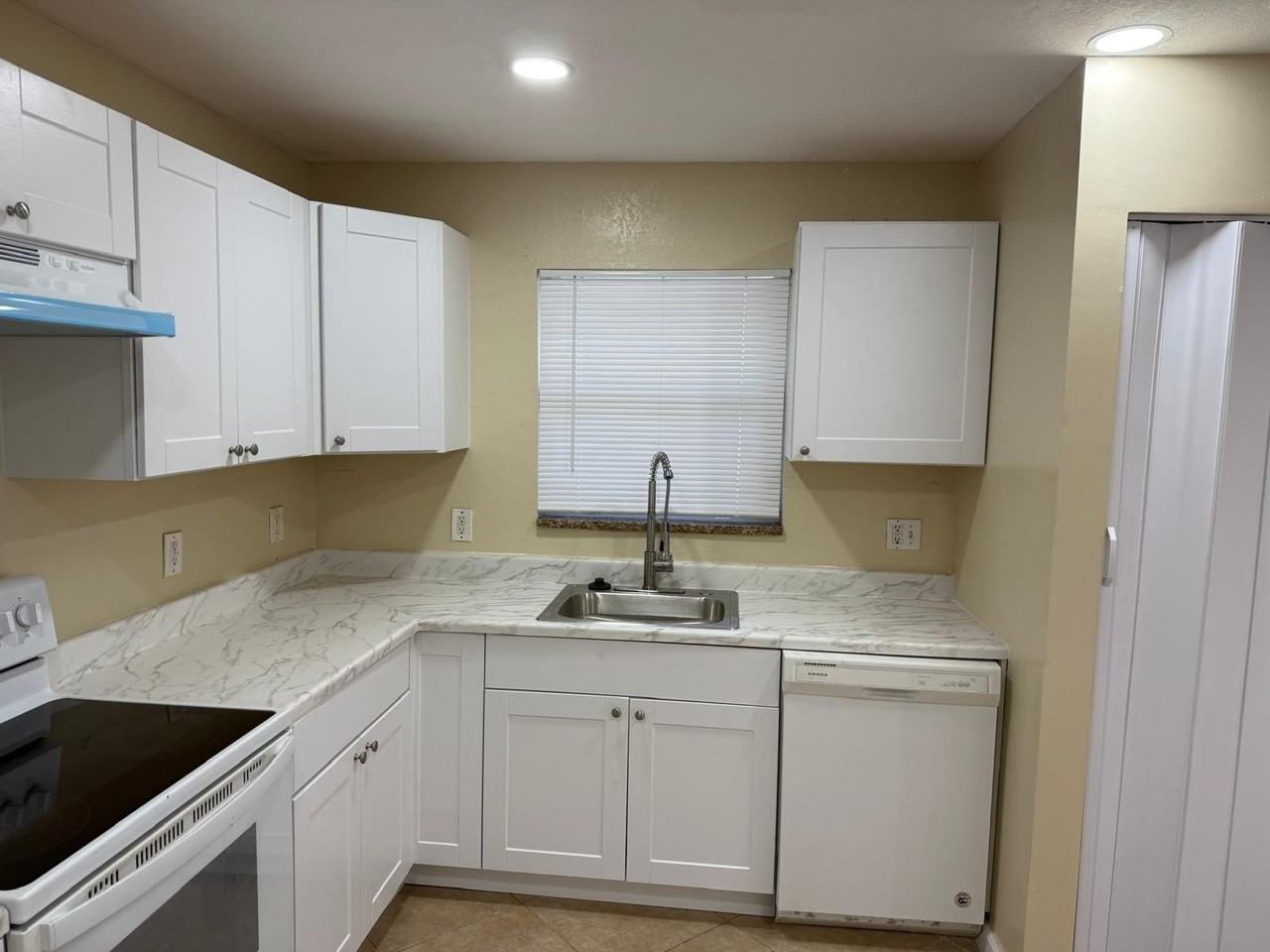 4524 Sw 54th St #601W - Photo 3 of 6