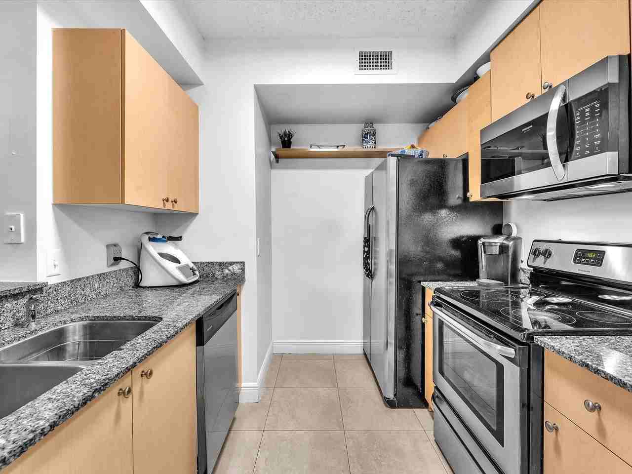 2478 Centergate Dr Apt 202 - Photo 7 of 21