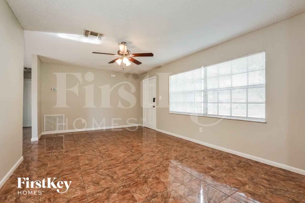 3091 Crane Strand Dr - Photo 5 of 16