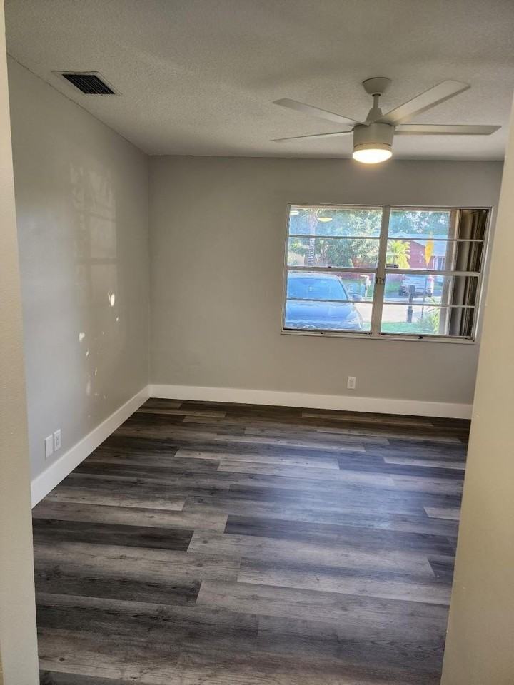 7407 Sw 13th St - Photo 7 of 11