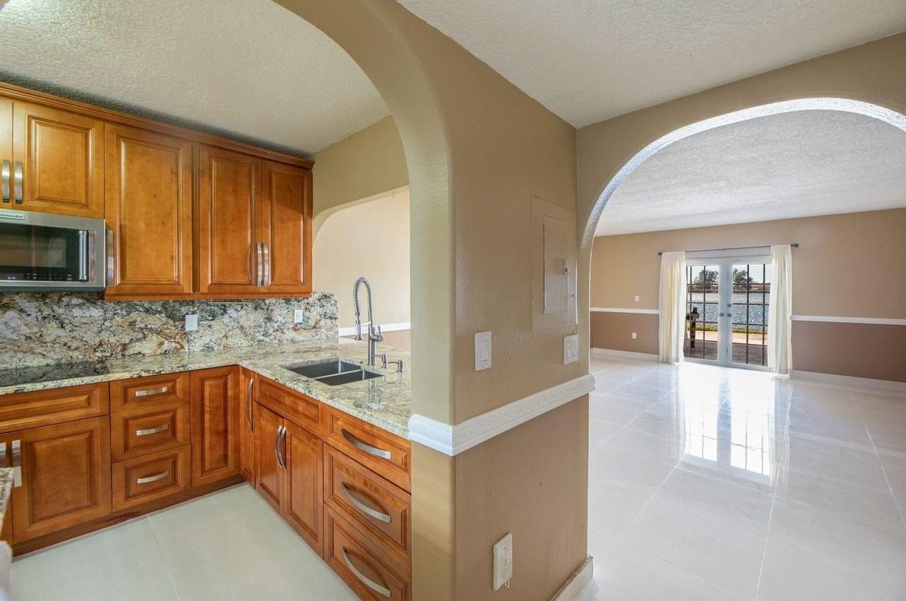 8330 Nw 103rd St Apt 101b - Photo 2 of 28