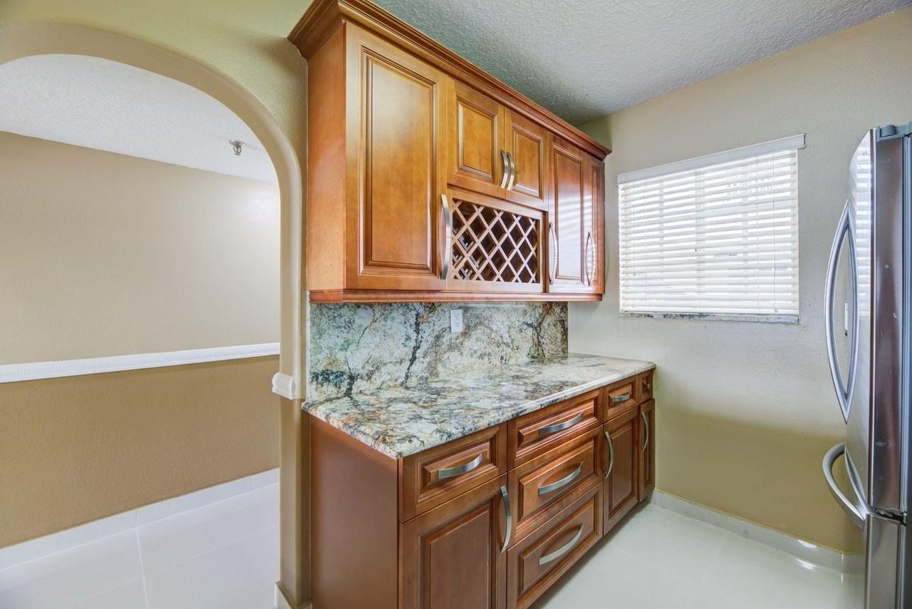 8330 Nw 103rd St Apt 101b - Photo 5 of 28