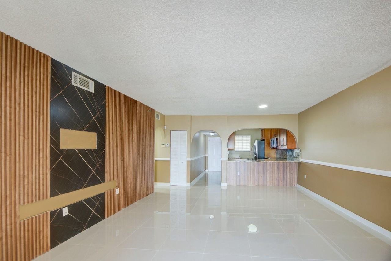 8330 Nw 103rd St Apt 101b - Photo 7 of 28