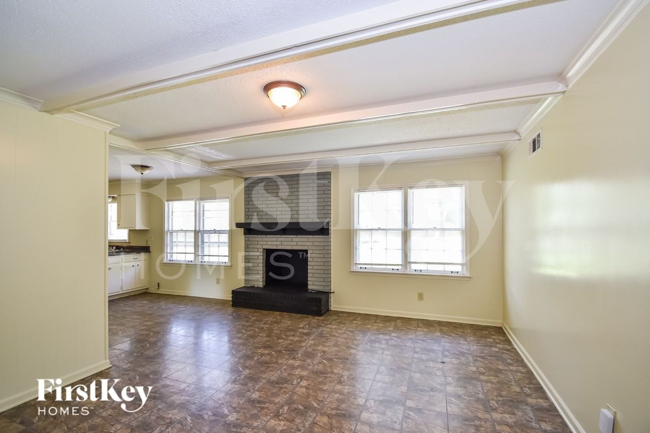 2905 Kenneth St - Photo 3 of 16