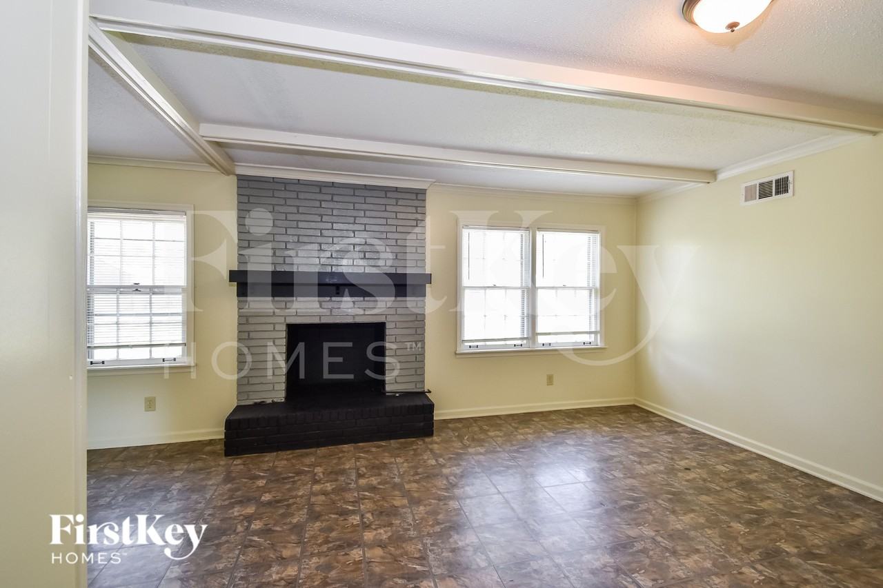 2905 Kenneth St - Photo 4 of 16