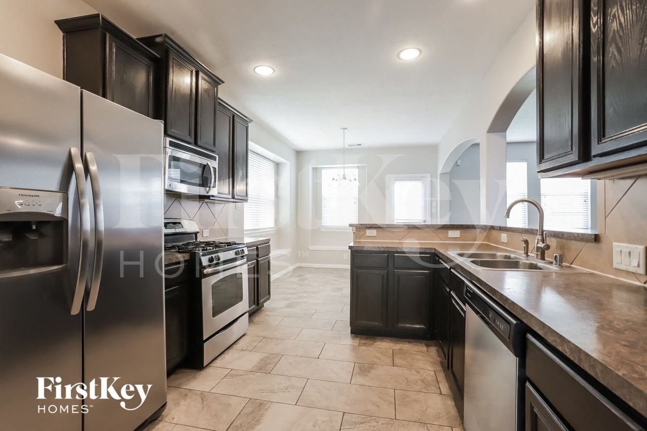 28911 Hidden Lake Ct - Photo 6 of 15