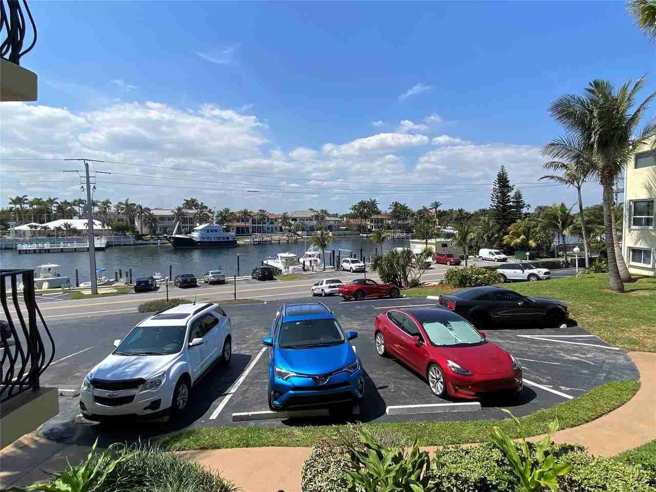 1039 Hillsboro Mile Apt 15 - Photo 2 of 2