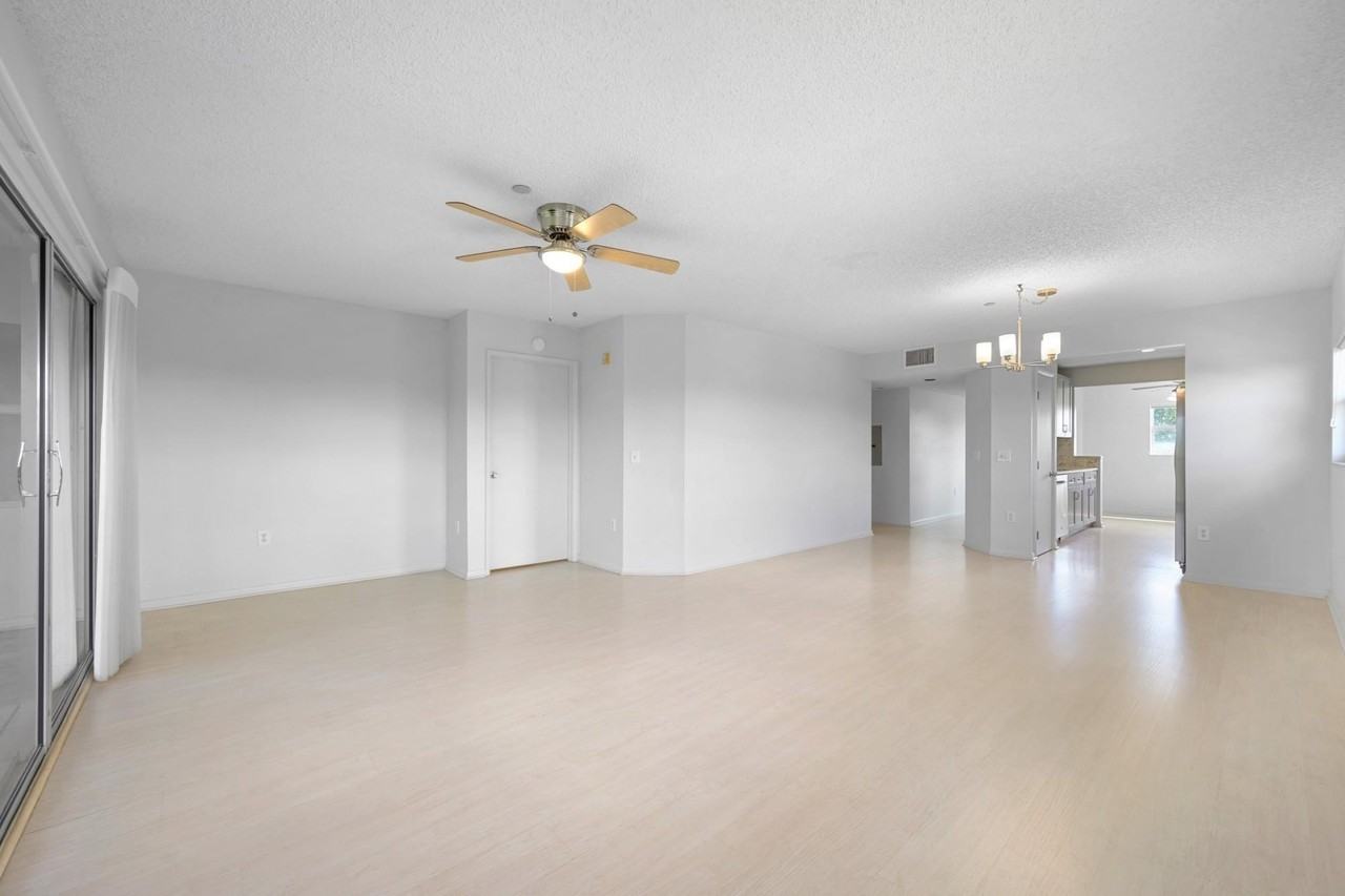 550 Sw 137th Ave #401L - Photo 6 of 23