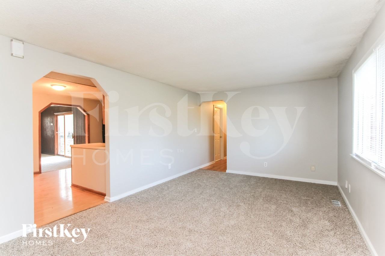 2543 Fairfax Rd - Photo 3 of 19