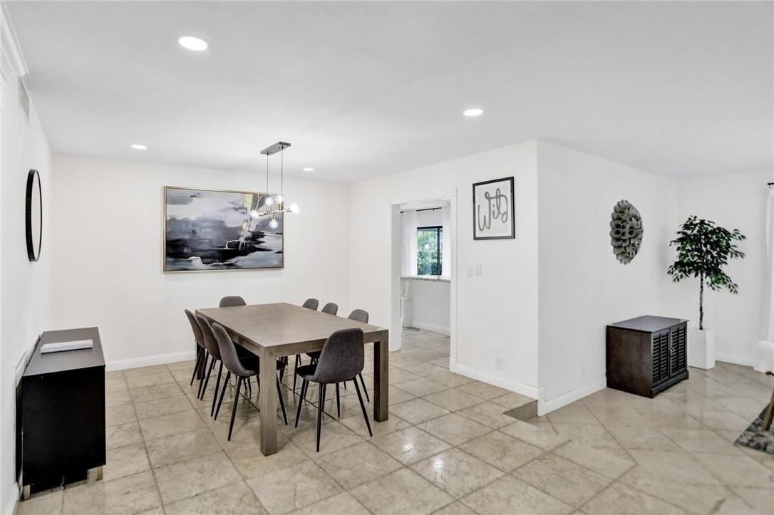 631 Oleander Dr - Photo 4 of 38