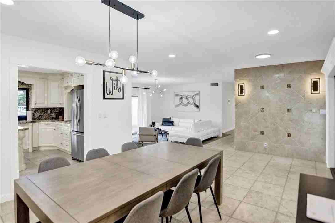 631 Oleander Dr - Photo 5 of 38