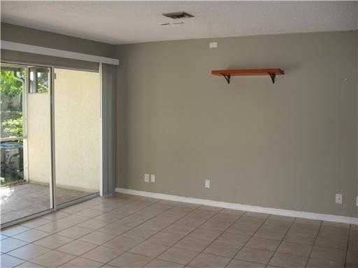 4826 S Hemingway Cir Unit 104 - Photo 4 of 7