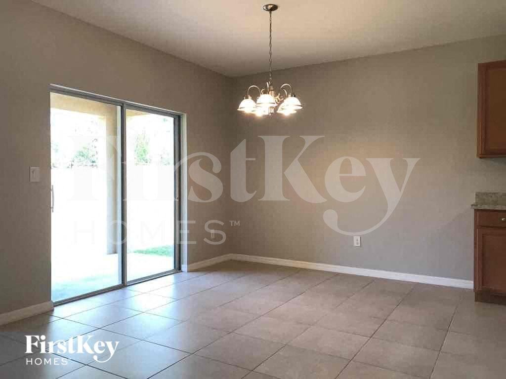 220 Se 14th Ter - Photo 3 of 14