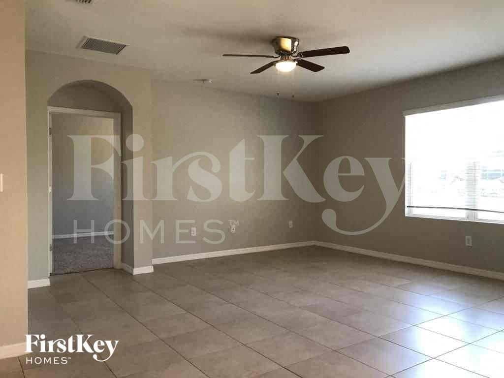 220 Se 14th Ter - Photo 4 of 14