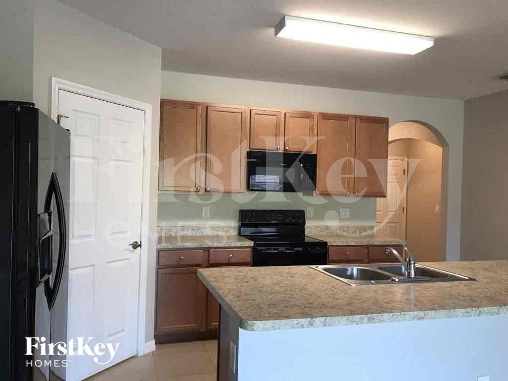 220 Se 14th Ter - Photo 5 of 14