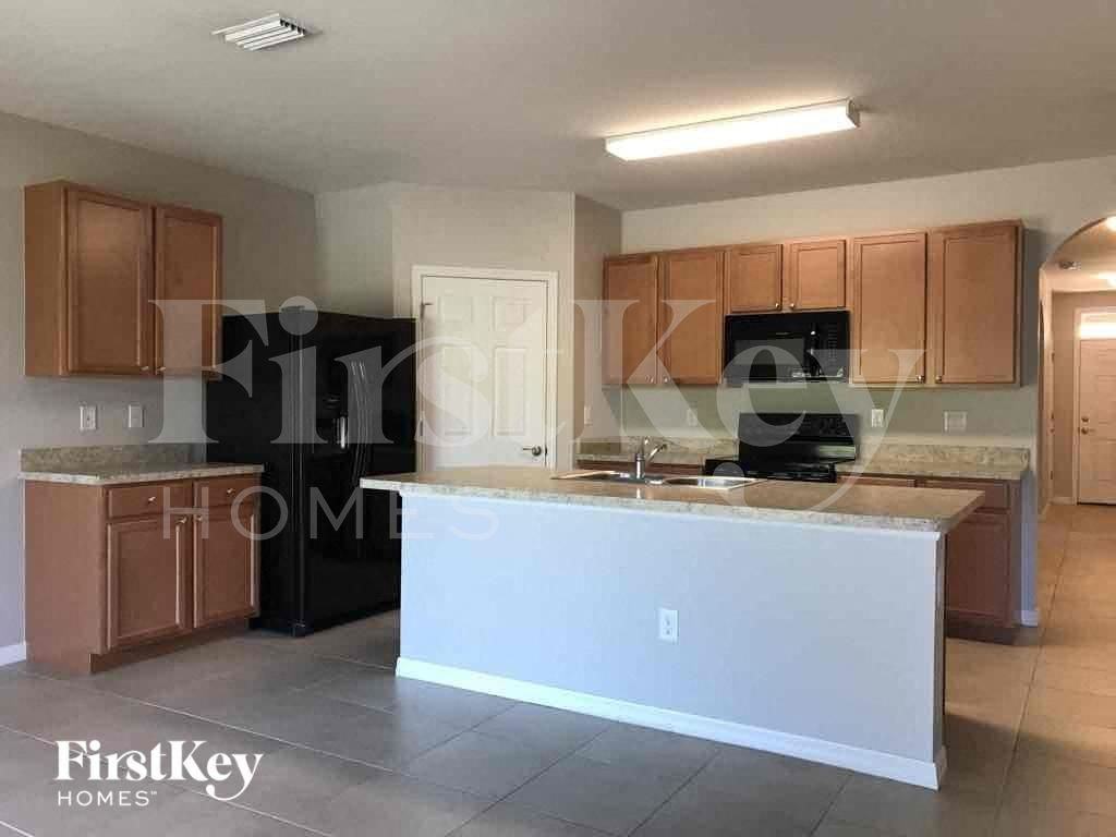 220 Se 14th Ter - Photo 6 of 14