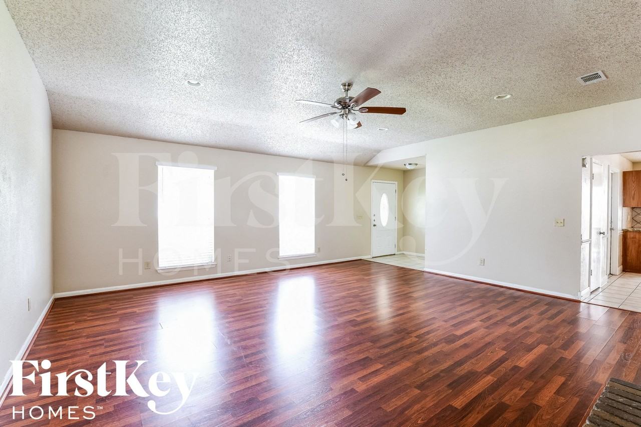 21407 Highland Knolls Dr - Photo 2 of 14