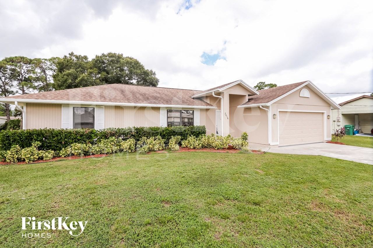 2078 Sw Idaho Ln - Photo 2 of 15