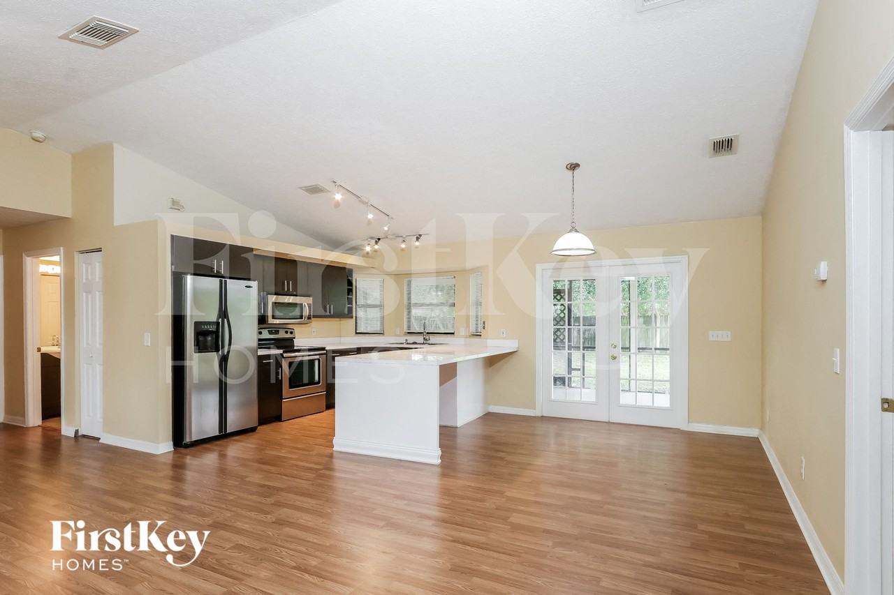 2078 Sw Idaho Ln - Photo 5 of 15