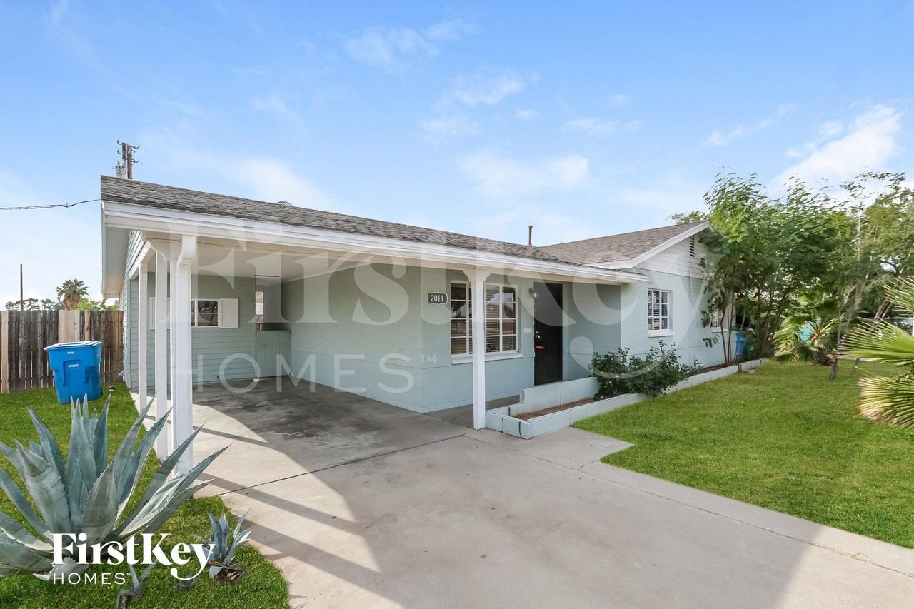 2011 W Maryland Ave - Photo 2 of 15