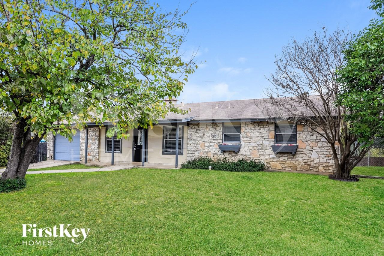 1802 Wilsons Creek St - Photo 2 of 15