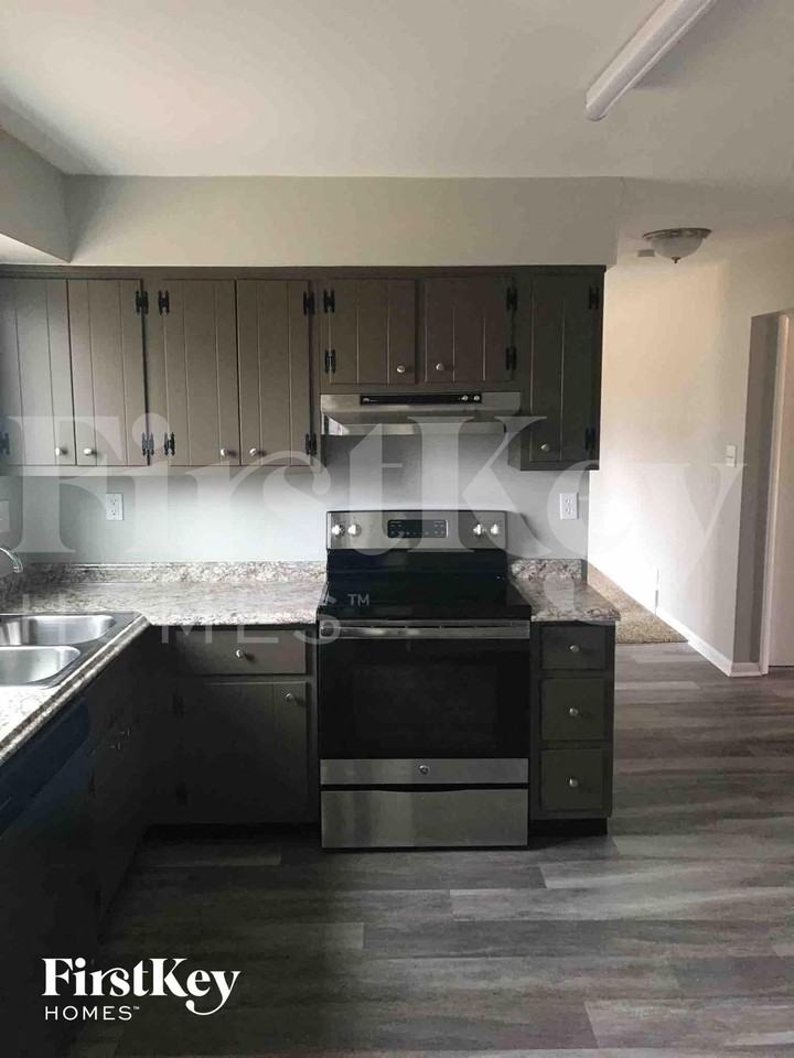 1758 Hilltree Dr - Photo 5 of 14