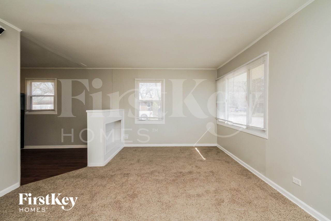 16784 Bulger Ave - Photo 3 of 19