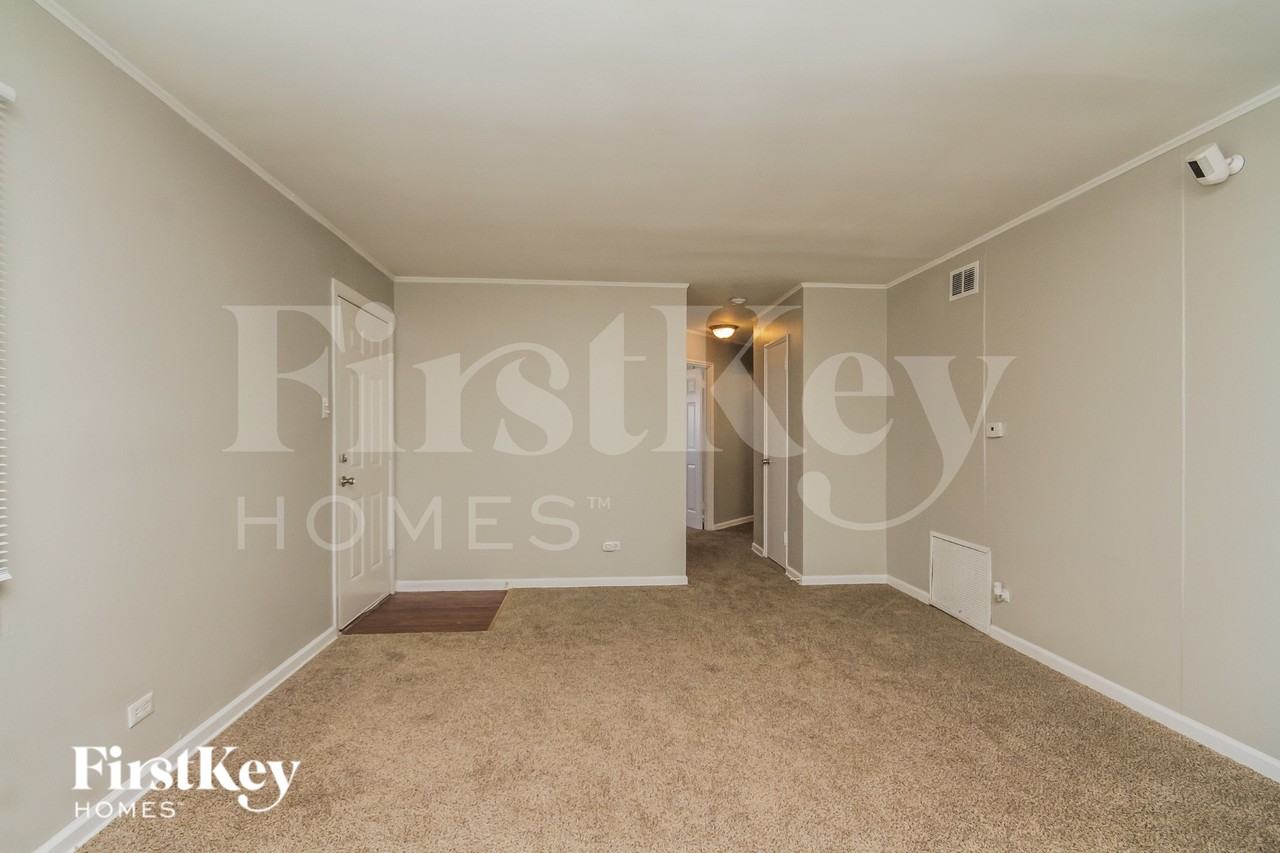 16784 Bulger Ave - Photo 4 of 19