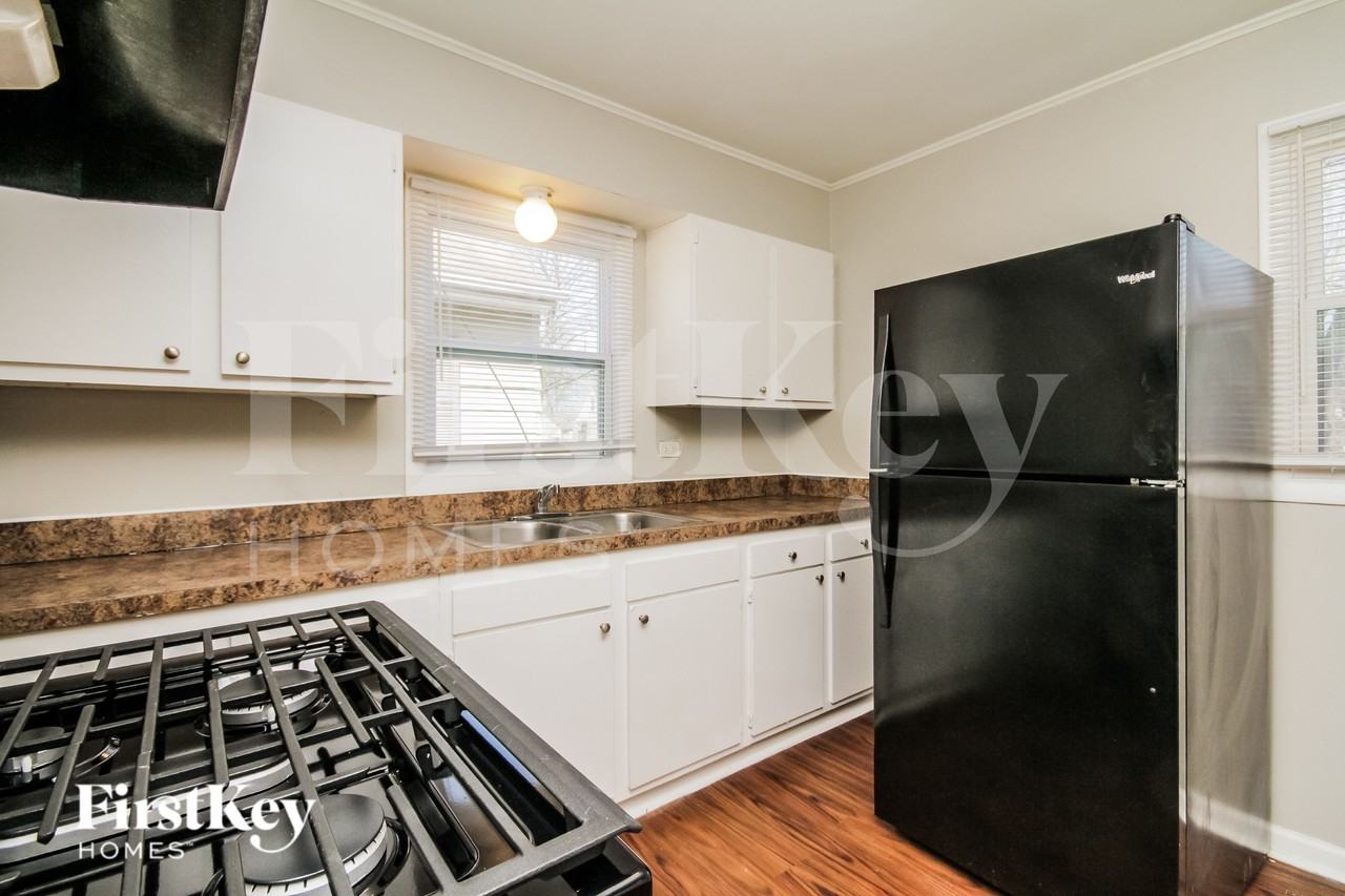 16784 Bulger Ave - Photo 6 of 19