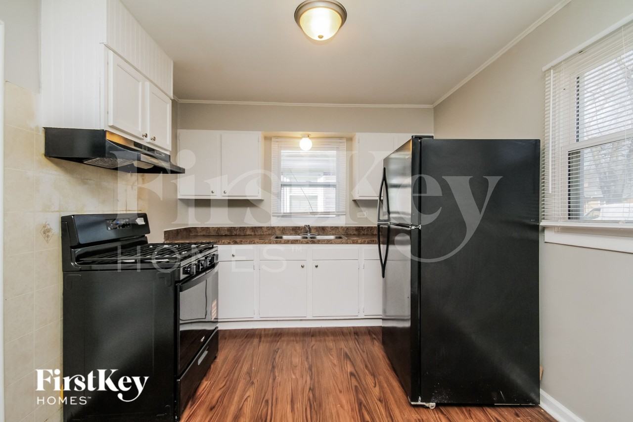 16784 Bulger Ave - Photo 7 of 19