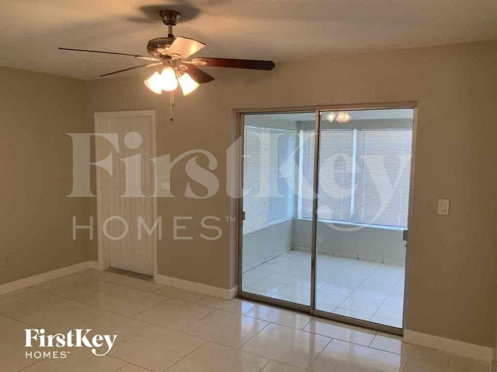 1410 Ne 43rd Ct - Photo 2 of 25