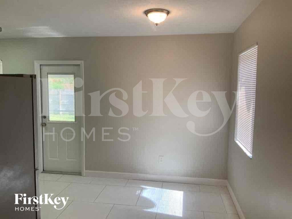 1410 Ne 43rd Ct - Photo 4 of 25