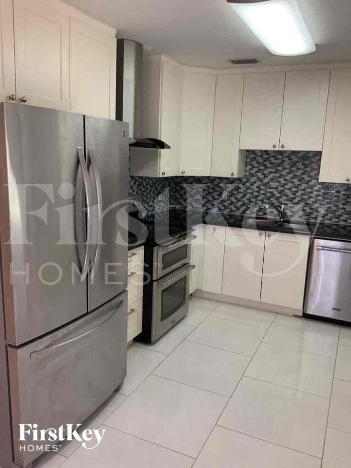 1410 Ne 43rd Ct - Photo 6 of 25