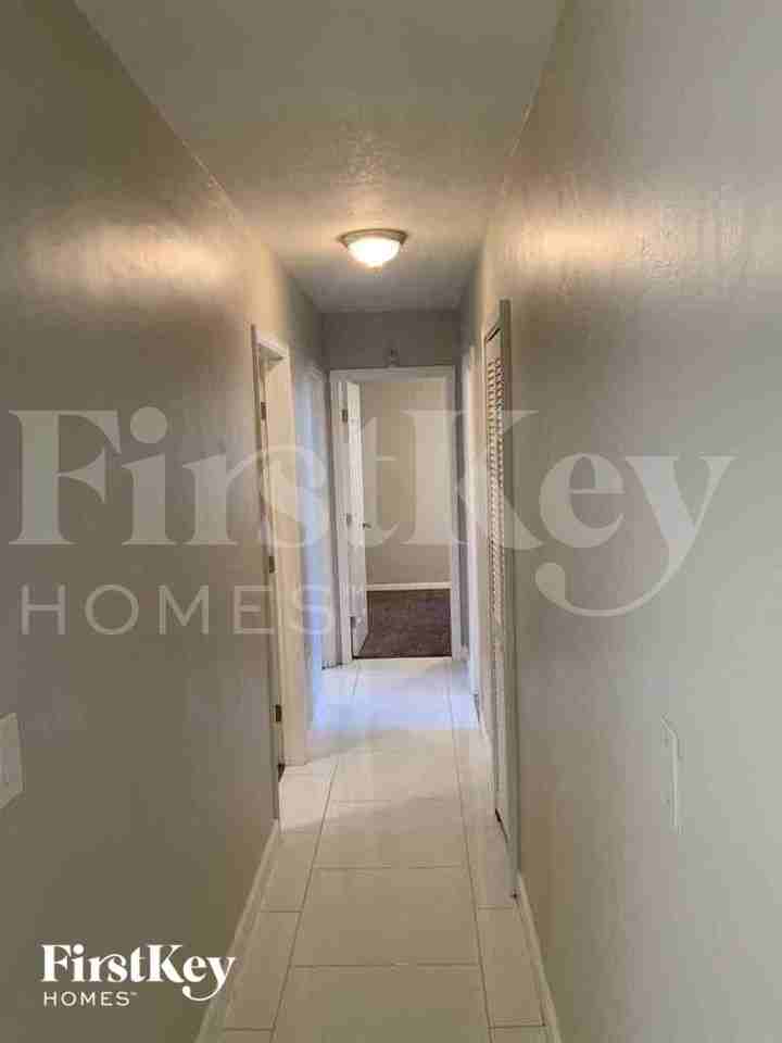 1410 Ne 43rd Ct - Photo 7 of 25